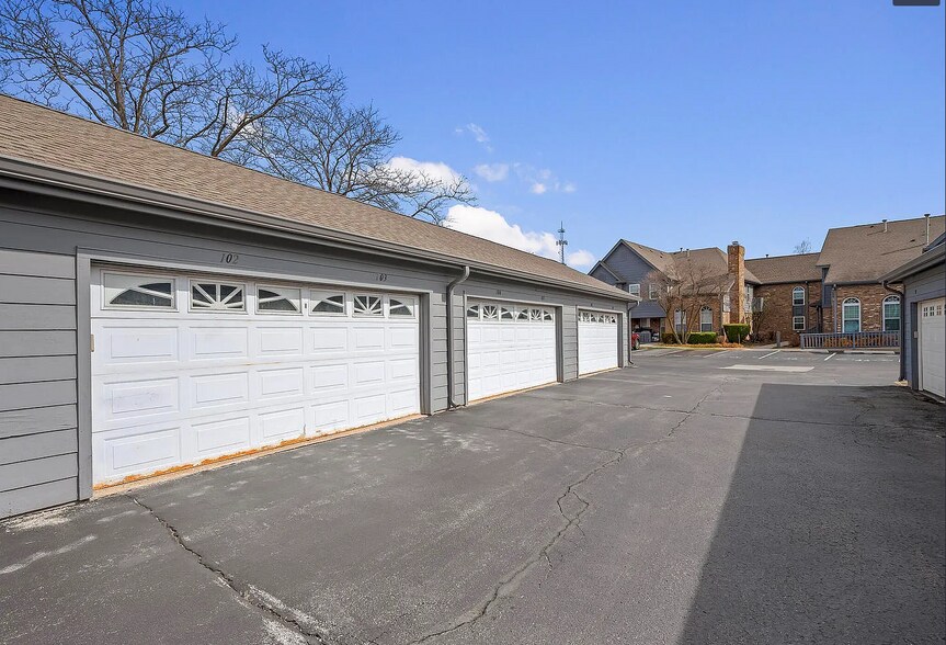 Building Photo - 11 Foxcroft Rd