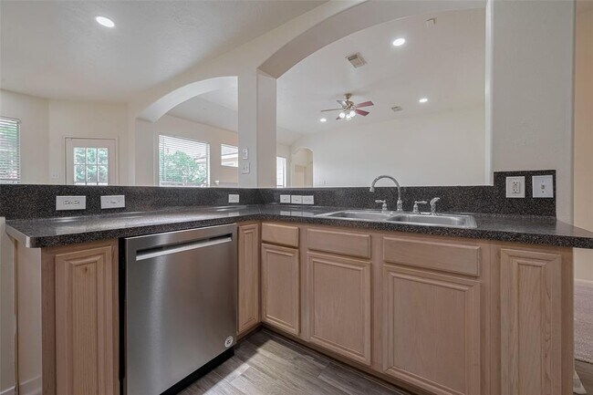 Building Photo - 17215 Stratford Green Dr