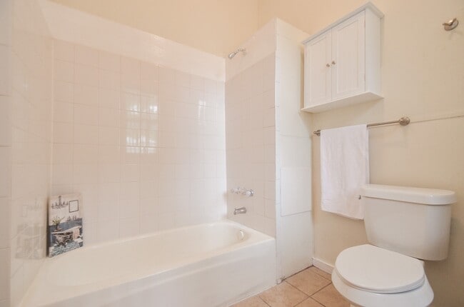 Building Photo - 1707 Sabine St