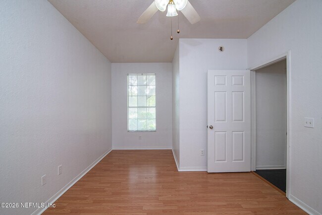 Building Photo - 13703 Richmond Park Dr N