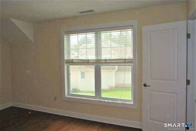 Building Photo - 140 Kyles Way