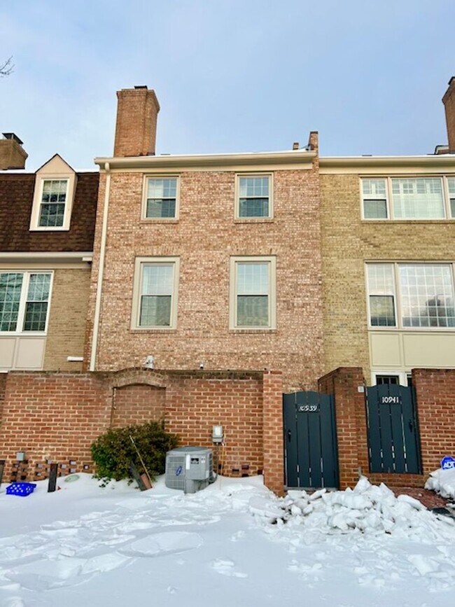 Building Photo - 10939 Wickshire Way