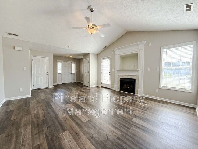 Building Photo - 225 Shakerstone Dr
