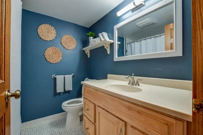 Building Photo - 6409-6411 Hammersley Rd Duplex
