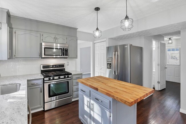 Building Photo - 5399 Thornburg Ct