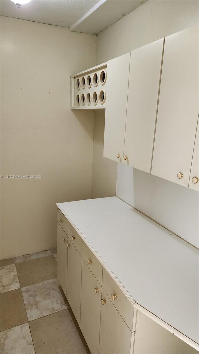 Building Photo - 5460 SW 133rd Ct