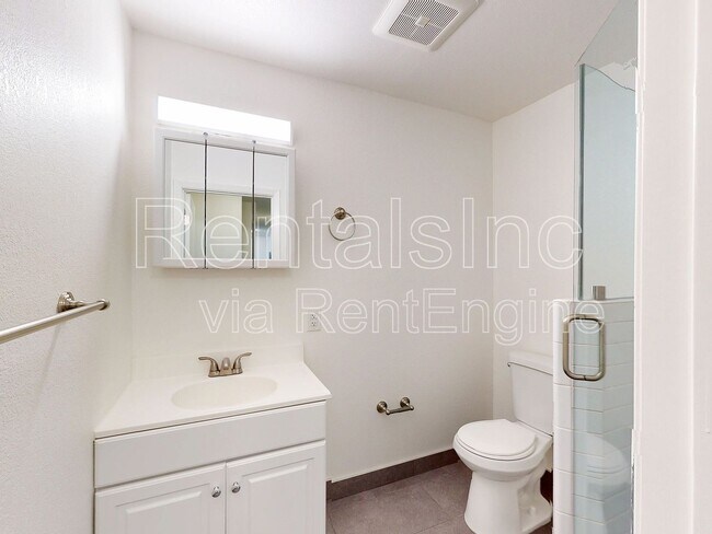 Building Photo - 740 Rhode Island St