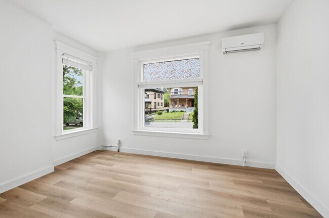 Building Photo - 568 Hale Ave