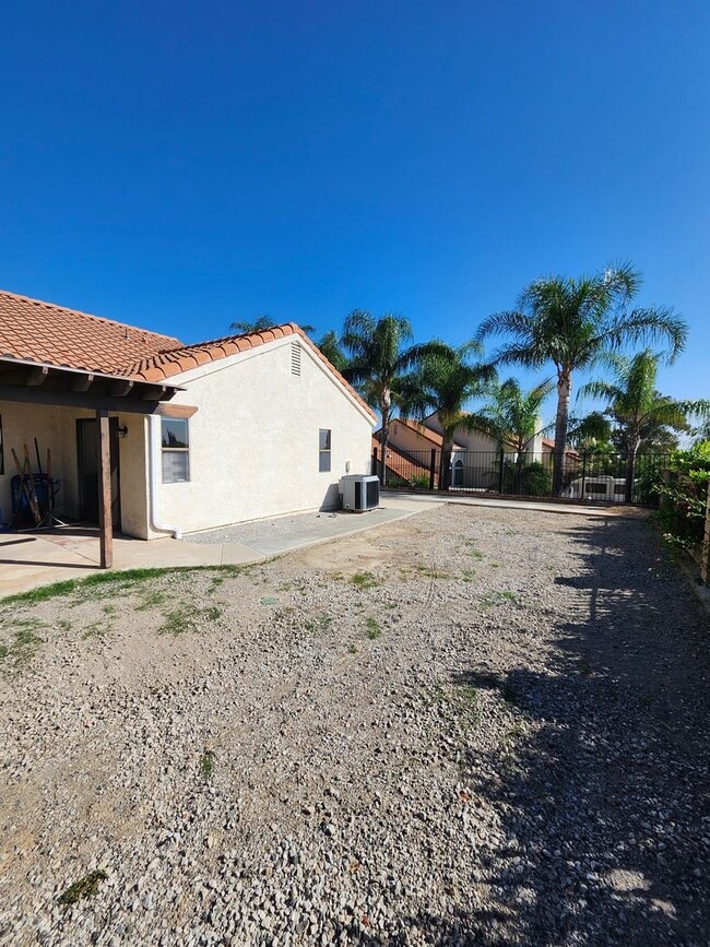Building Photo - Charming Single-Story Home