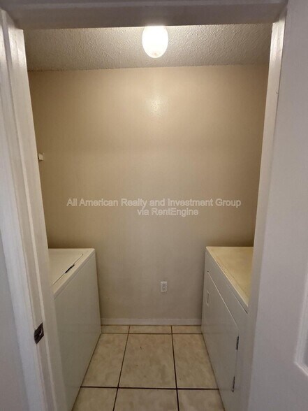 Building Photo - 4274 Calinda Ln