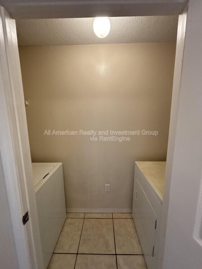 Building Photo - 4274 Calinda Ln