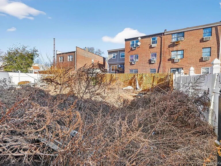 Building Photo - 636 Throgs Neck Expy