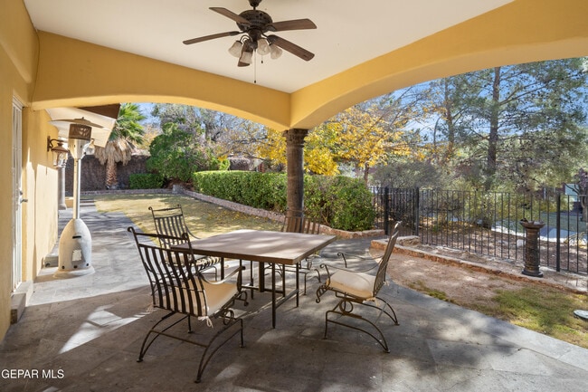 Building Photo - 6204 Pinehurst Dr