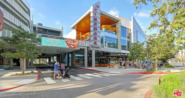 Building Photo - 6241 Crescent Park W