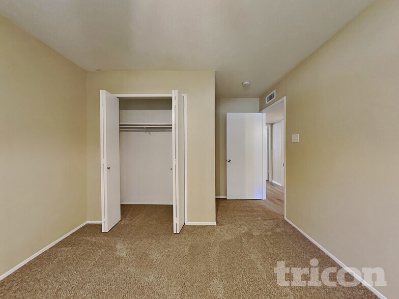 Building Photo - 9324 Timberbluff Rd
