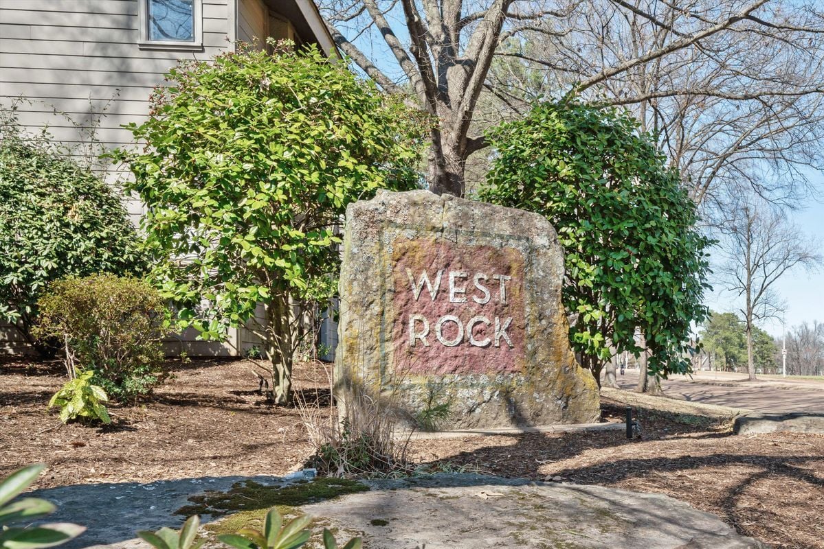 Building Photo - 1838 Fernspring Cove