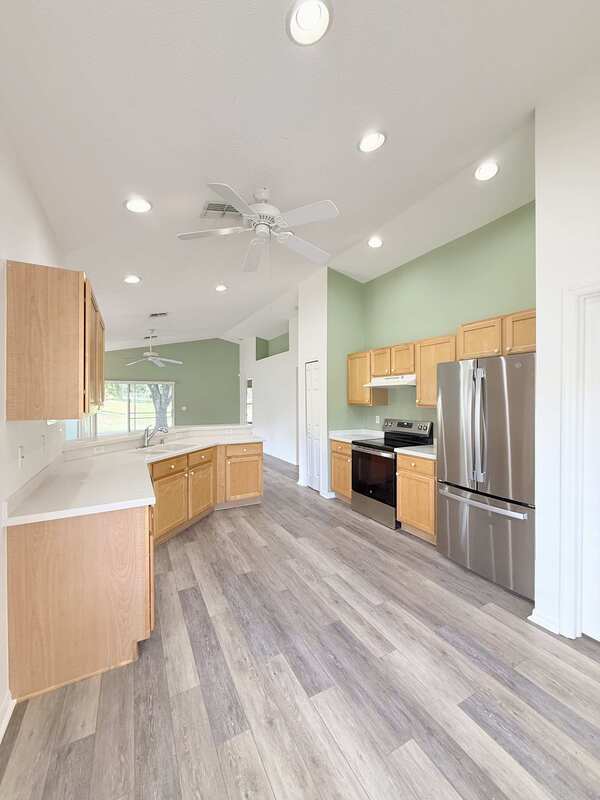 Building Photo - 240 Center Oak Cir