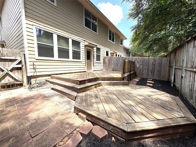 Building Photo - 213 Summerhaze Cir