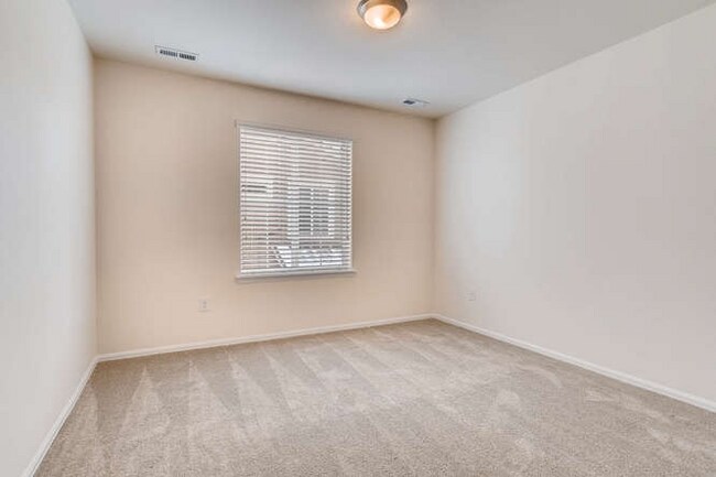 Building Photo - 3162 Jonquil St