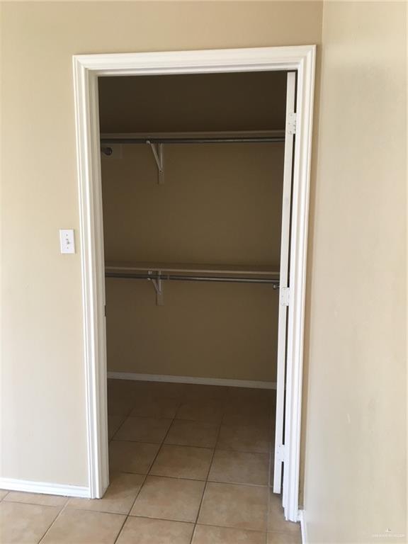 Building Photo - 27 Lilia Dr