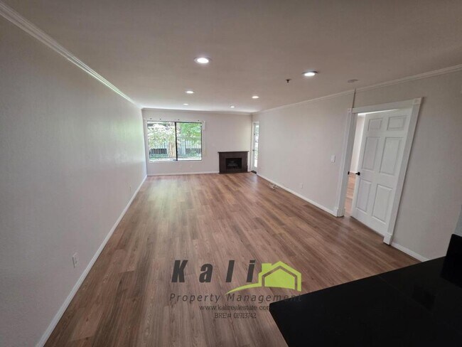 Building Photo - 5745 Friars Rd