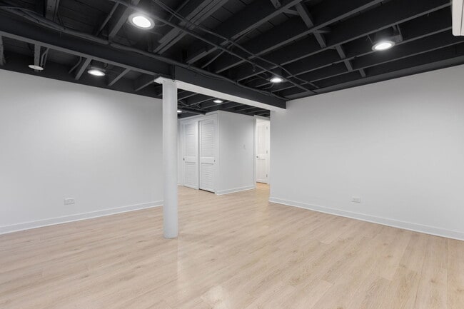 Building Photo - 331 Granby Rd