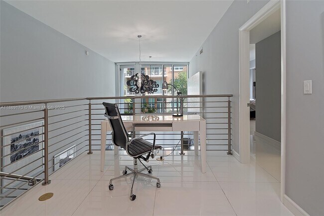 Building Photo - 2020 N Bayshore Dr