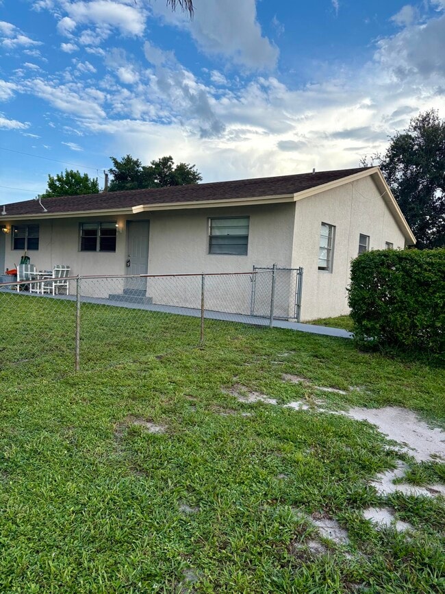 Building Photo - 1704 Citation Dr