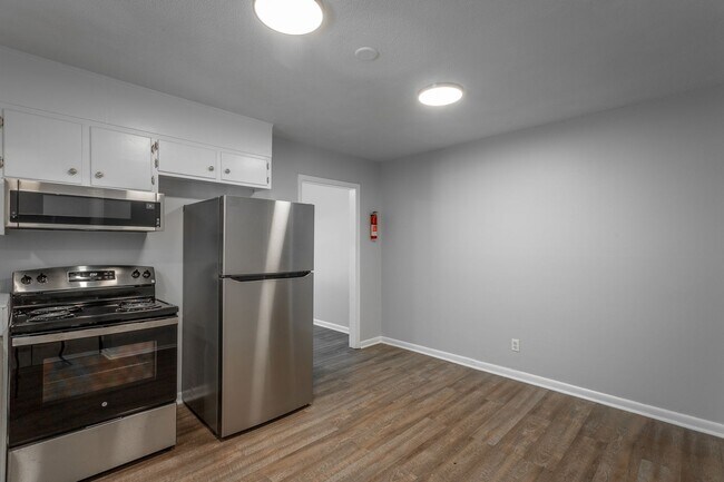 Building Photo - 3339 Pinewood Ave