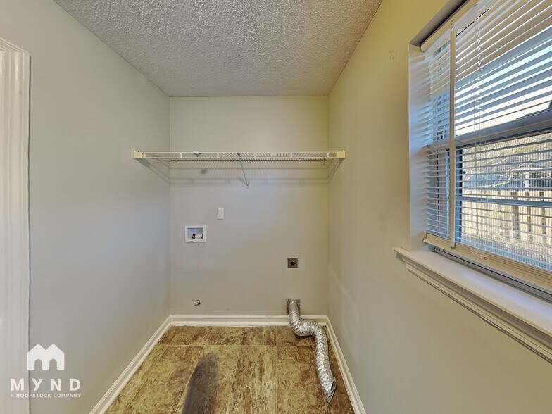 Building Photo - 4609 Lakes Edge Cove