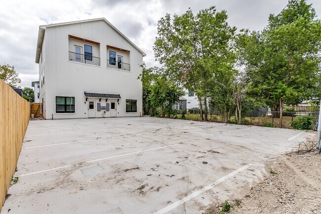 Building Photo - 3210 Forest Park Blvd