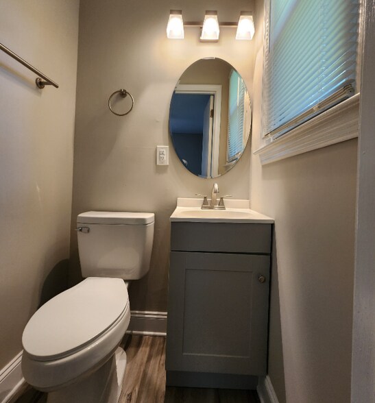 Building Photo - 445 Summerland Dr