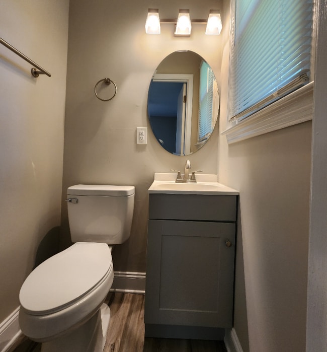 Building Photo - 445 Summerland Dr