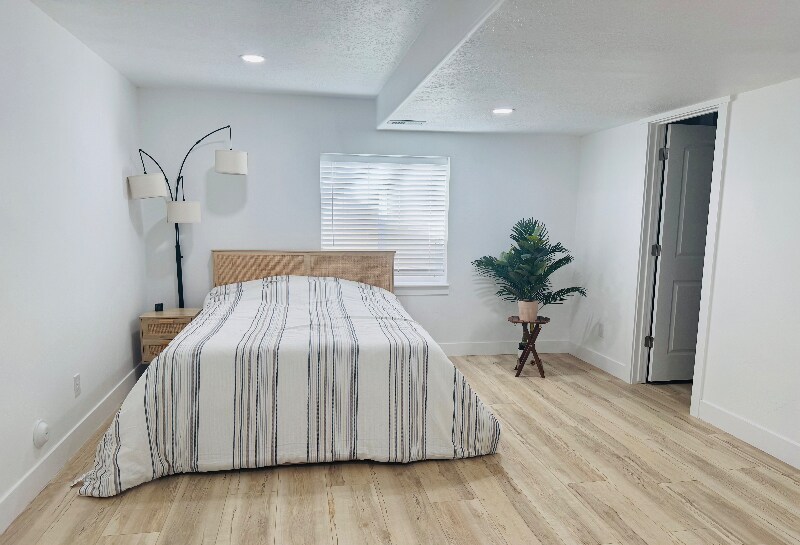 Building Photo - 952 S 1350 E