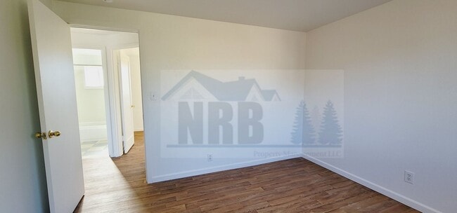 Building Photo - Absolutely Gorgeous 3 bd, 1 ba House locat...