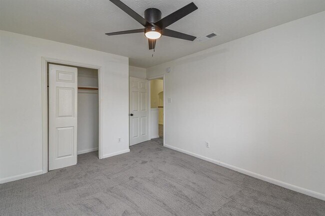 Building Photo - 30611 Country Meadows Dr