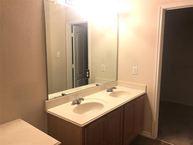 Building Photo - 492 Northbrook Ave