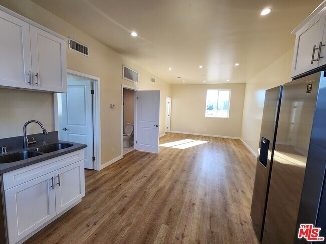 Building Photo - 2726 Cochran Ave