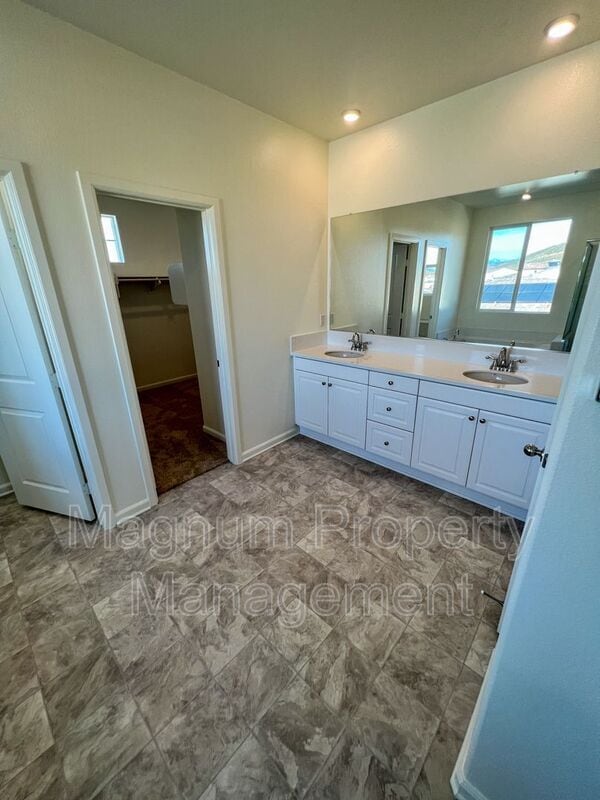 Building Photo - 31310 Reserve Dr