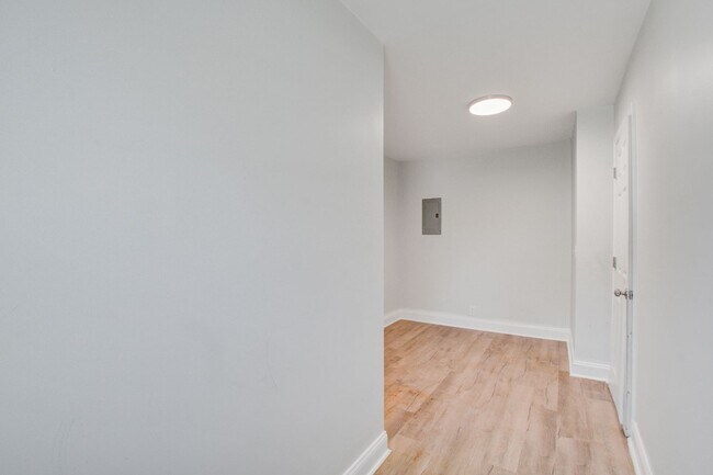 Building Photo - 7221 Patricia Dr