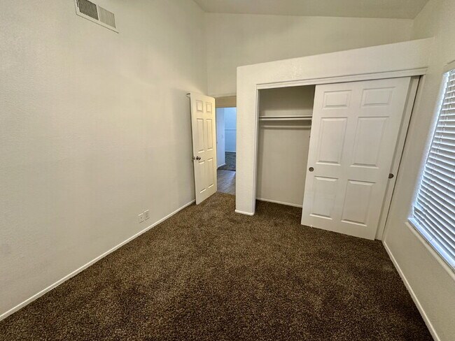 Building Photo - 2353 W Hemlock Ct