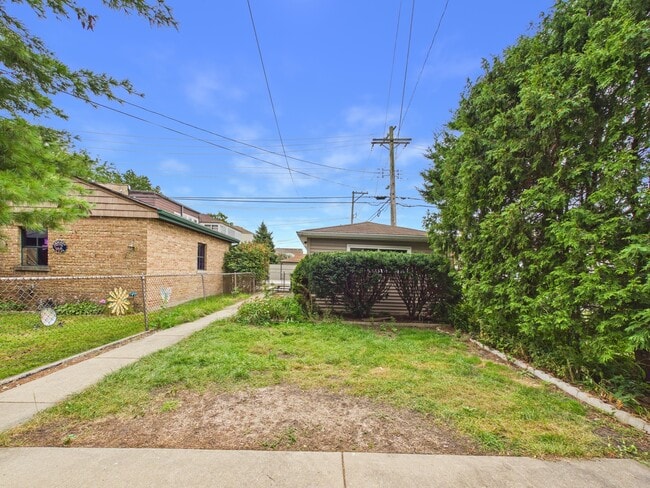 Building Photo - 6345 W Peterson Ave