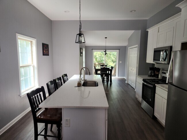 Building Photo - 1109 Windsor St SW