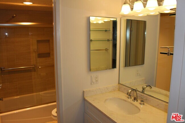 Building Photo - 1515 S Beverly Dr
