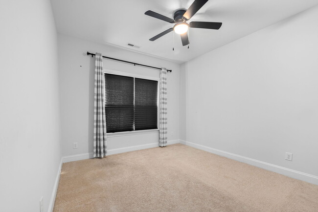 Building Photo - 173 E Battery Cir