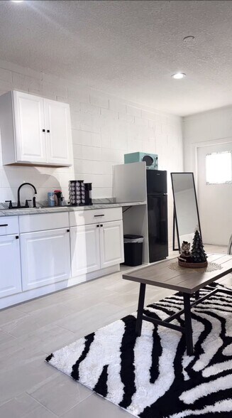 Building Photo - 3122 Eleuthera Ln