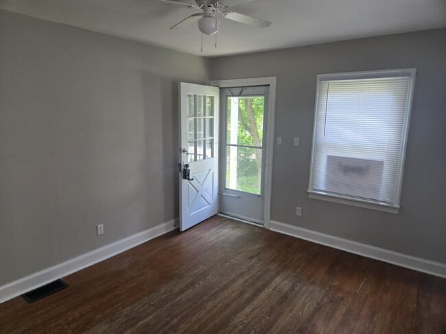 Building Photo - 1515 Huntoon Ave