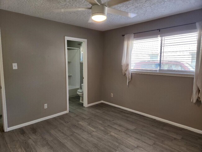 Building Photo - 2322 Deer Valley Dr