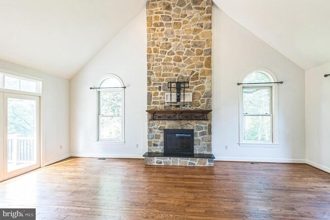 Building Photo - 1720 Honeysuckle Ln