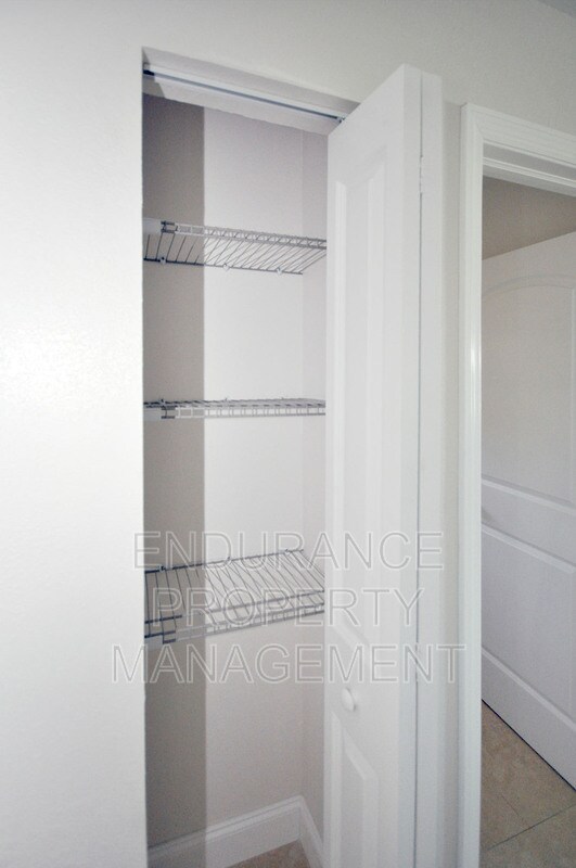 Building Photo - 1025 W 31st St